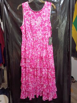 Vince Camuto Print Tiered Ruffle Sleeveless Maxi Dress In A Hot Pink Floral Print. Size Large.
