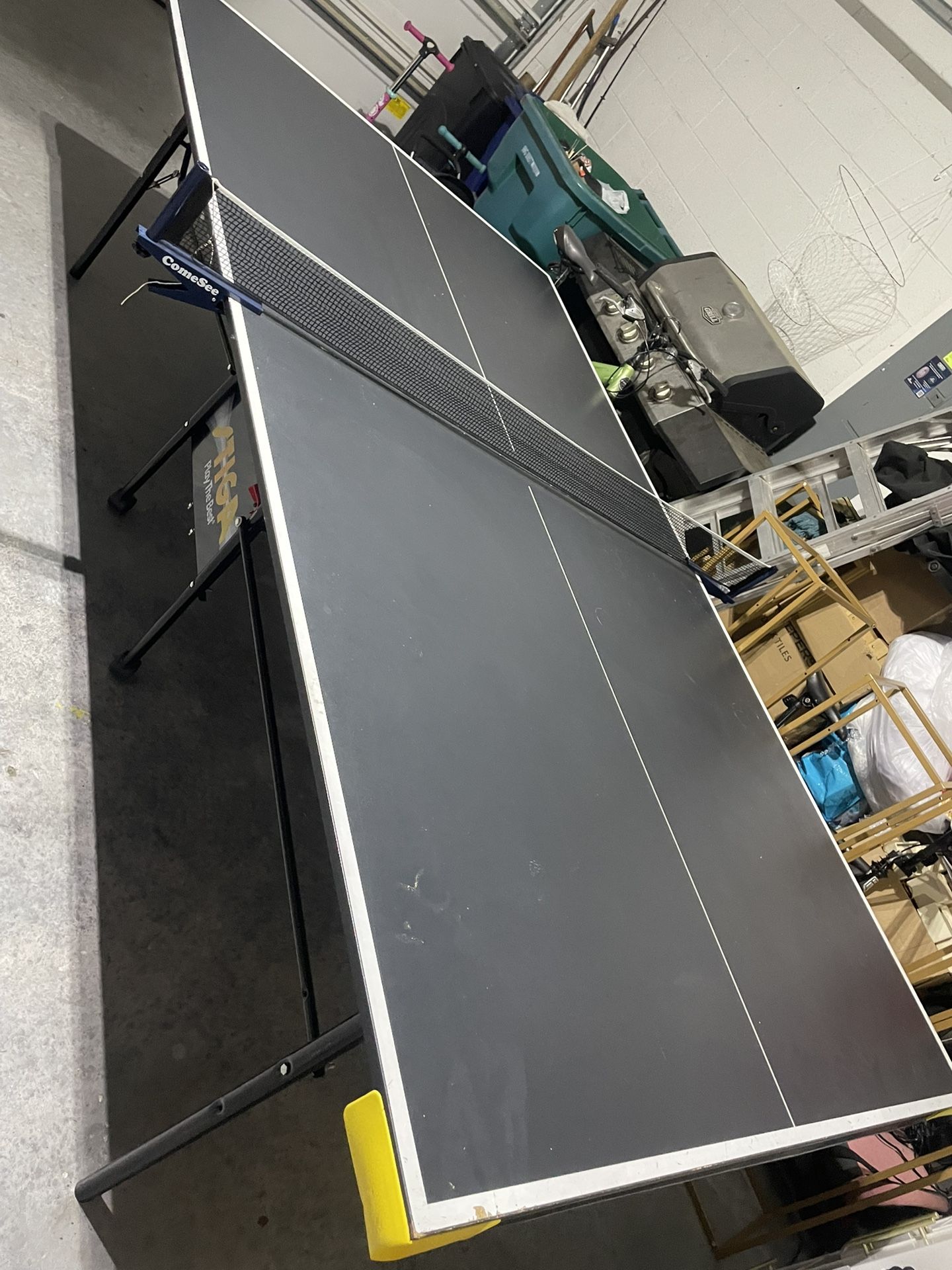 Ping Pong Table W/4 Paddles
