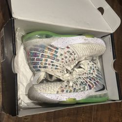 Nike LeBron XVII Size 7