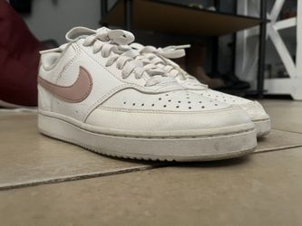 Nike Size 6 In women’s 
