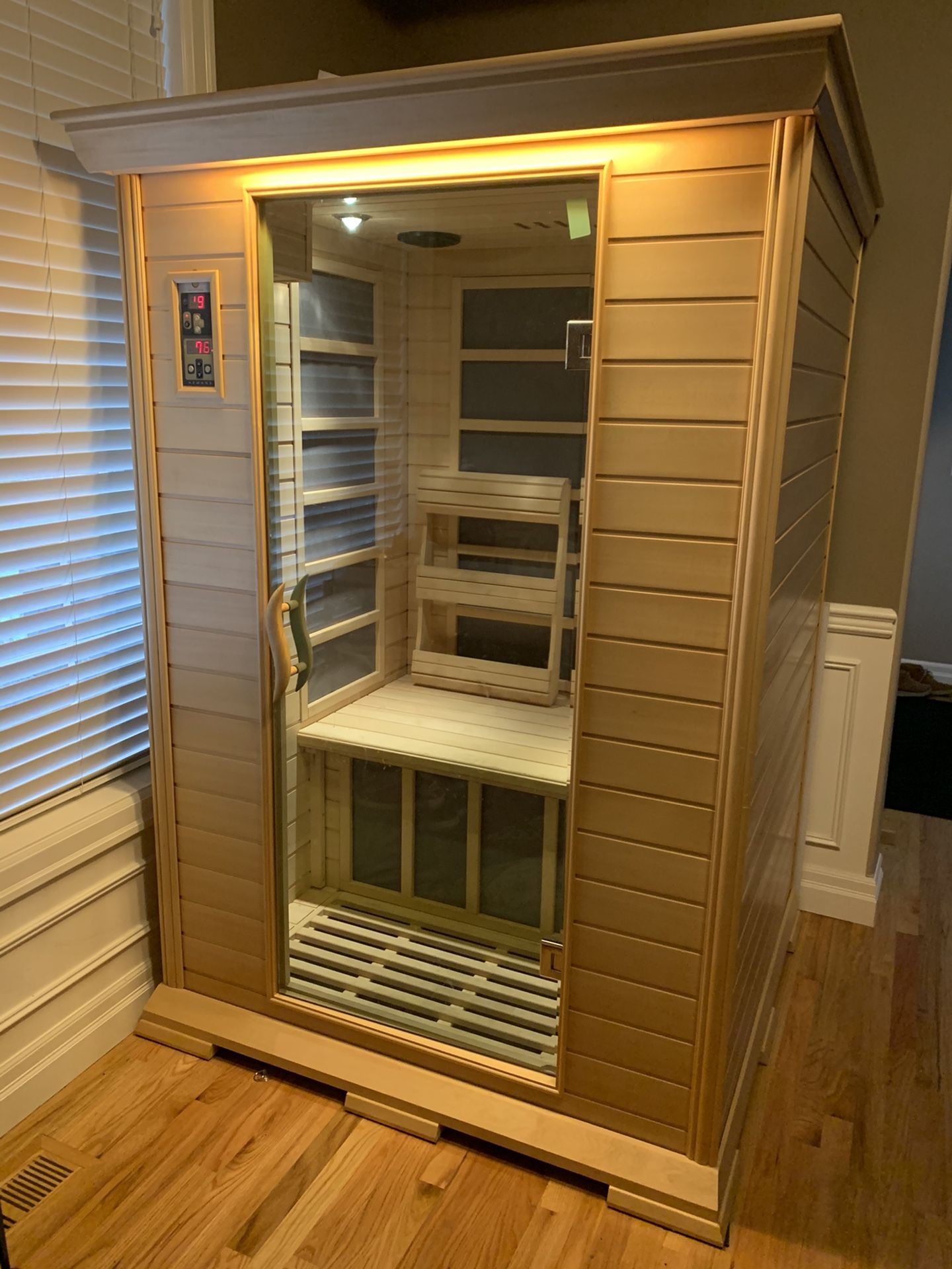 SUNLIGHT ARMANA 2 PERSON INFARED SAUNA HEALTH