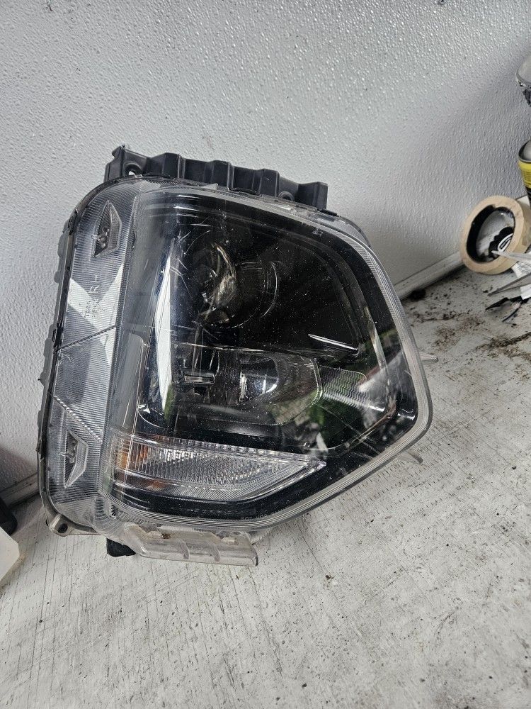 2019 2020 hyundai santa fe right side oem Halogen Headlight 