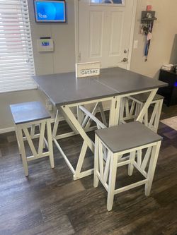 Expandable dining table