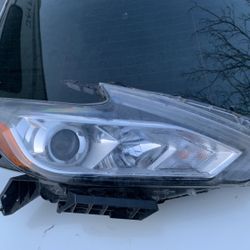 2017 Nissan Altima Passenger Headlight