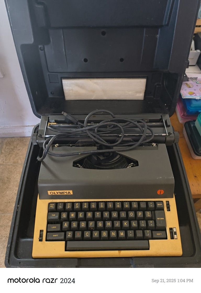 Typewriter 