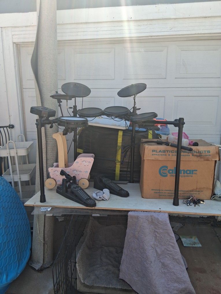 Simmons Begginers Drum Set MAKE ME AN OFFER