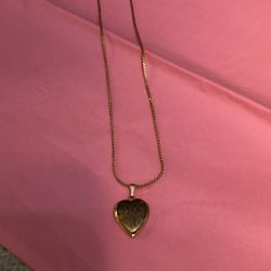 Goldtone necklace with locket