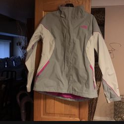 In Great Condition North face Coat Doesn’t Come With Inside Liner But You Can Use Any Inside Liner To Zip To It