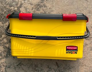 Rubbermaid Commercial HYGEN Charging Bucket, 6.8 gal, Yellow.