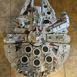 LEGO UCS Millennium Falcon 75192
