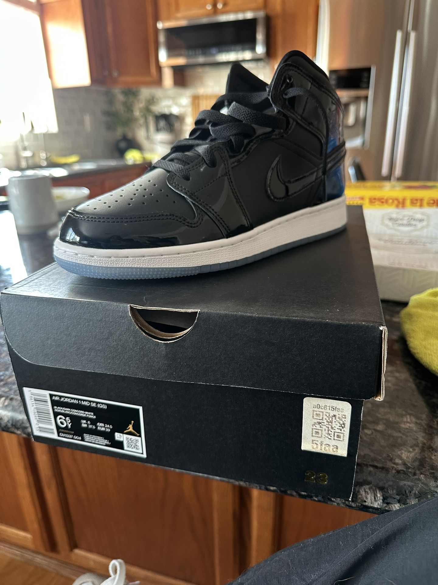 Air Jordan 1 Mid SE 