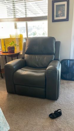 Riverdale ZERO G Recliner with Lumbar