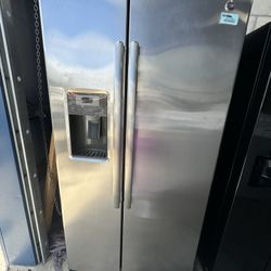Ge Side By Side Refrigerator .