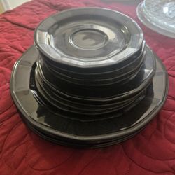 12 Piece STONEWARE  PLATES..OVEN TO TABLE..DISHWASHER AND MICROWAVE SAFE..MADE IN JAPAN..BLACK
