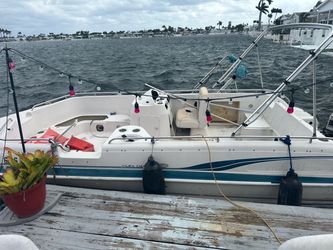 Free 20 foot pontoon boat. No trailer no motor  title in hand