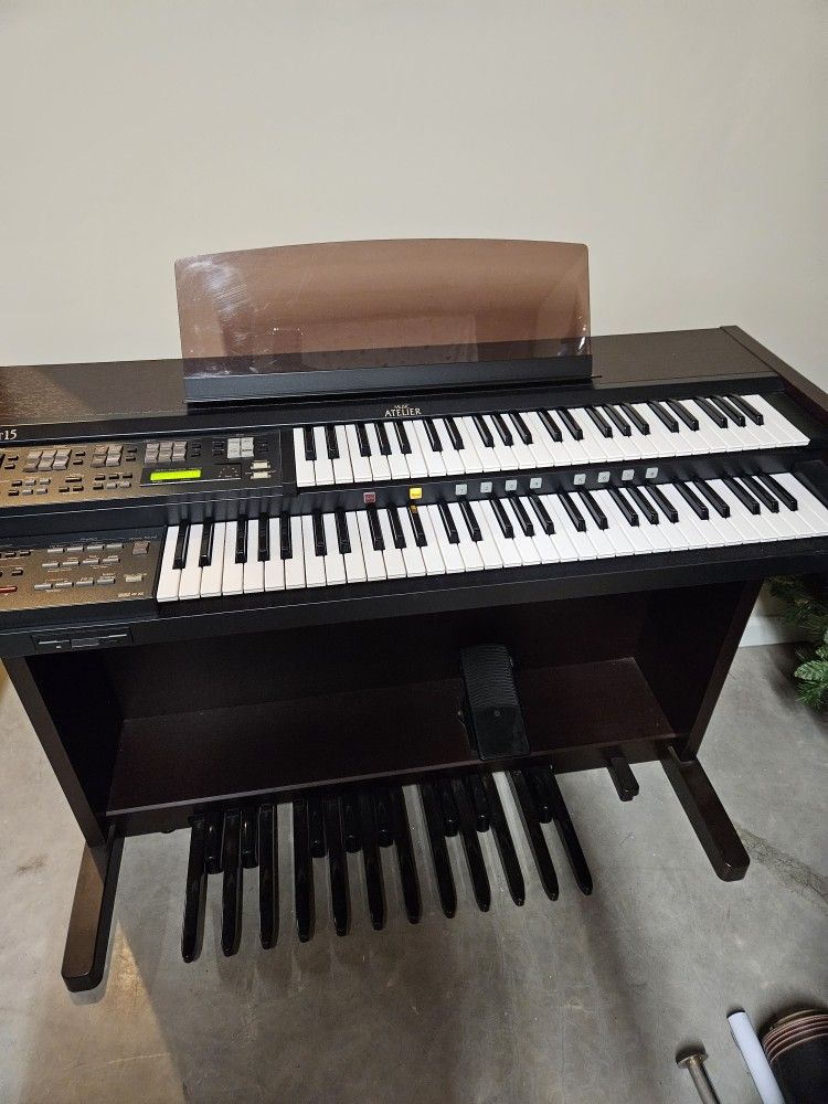 Electronic Organ