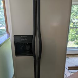 Frigidaire Stainless Side
by Side Refrigerator -
1507