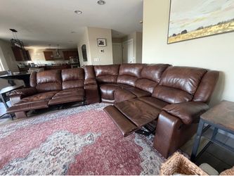 Brown leather sectional sofa/couch