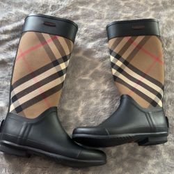 Clemence Signature check Rain Burberry “Boots” Worn 3x Mint condition Amazing!!