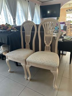 Chairs dinner table