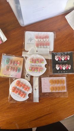 Press on nails