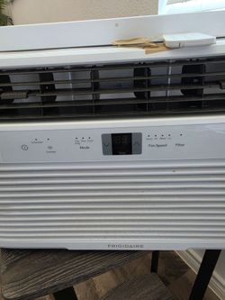 Air-condition window unit. 8000 BTU