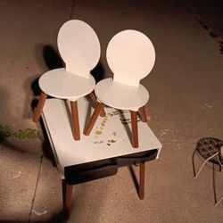 Mesita Para Niños  Con Dos Sillitas Y 4 Cajones
