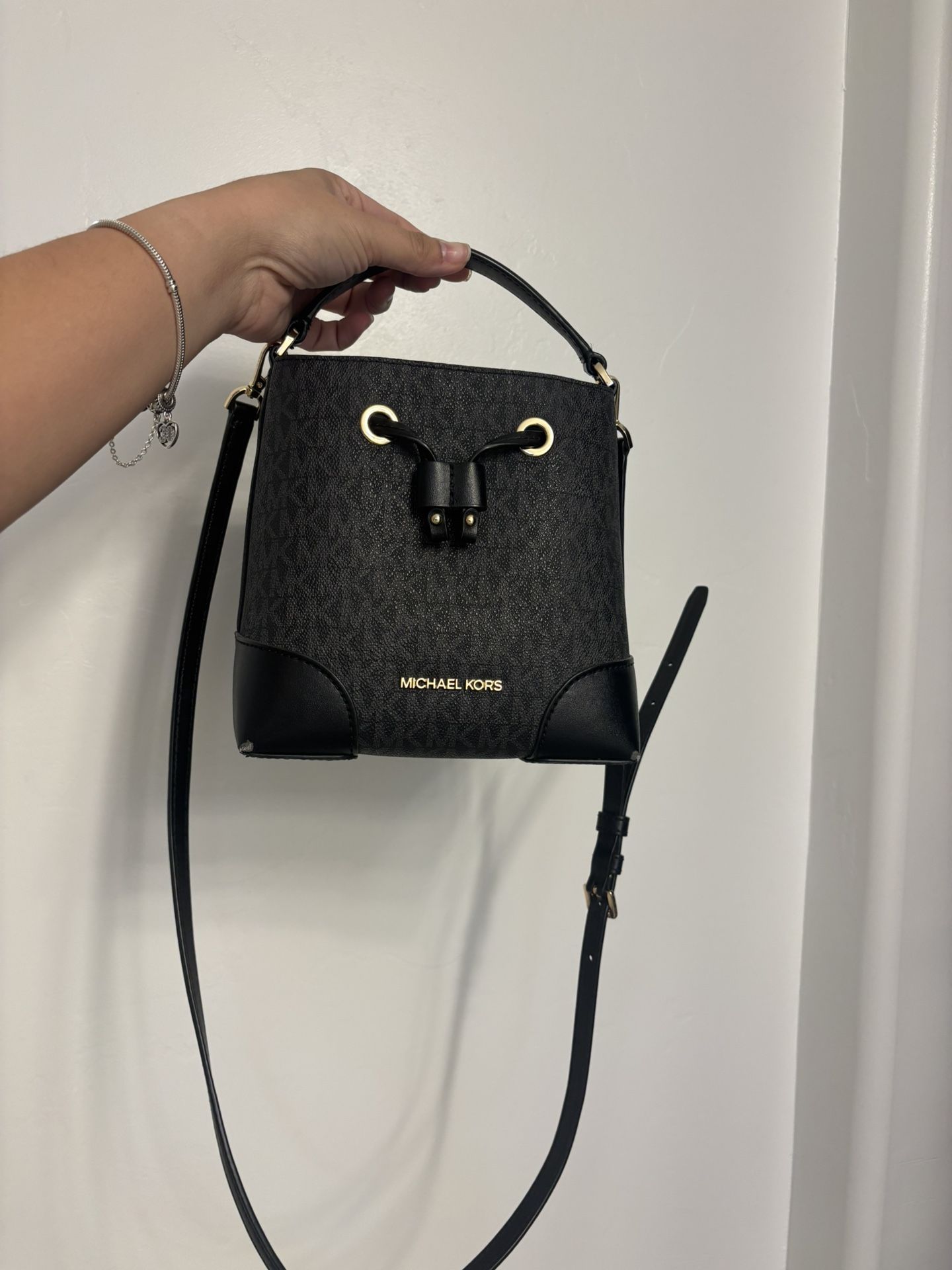 Michael Kors Crossbody Bucket Bag