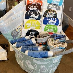 Baby Shower It Includes Baby Blanket 3 Receiving Blankets, 12 Mt Onsies And Burping Cloths 8 