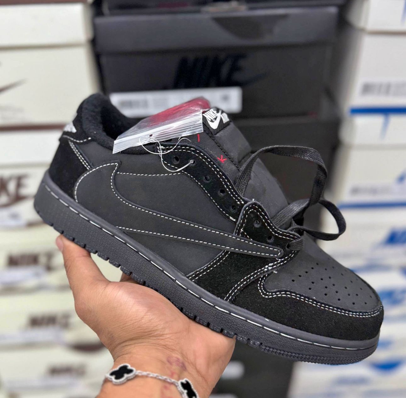Jordan 1 travis Phantom
