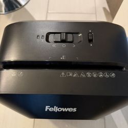 Fellowes Powershred LX50 Cross-Cut Paper Shredder (CRC 44028)