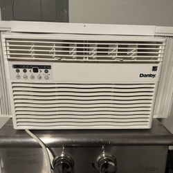 Moving - Danby Window Air Conditioner W/remote