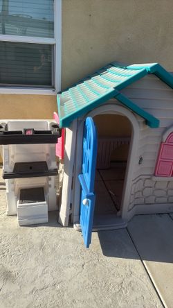 Playhouse and step stool