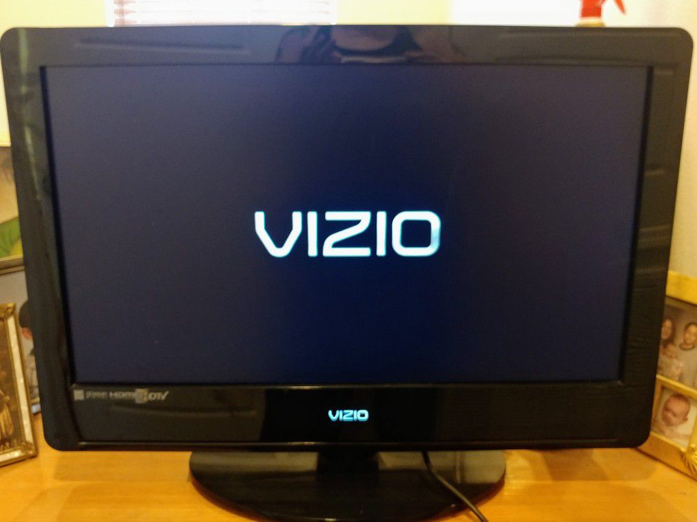 Vizio 26" 720p 60Hz LCD HDTV VA26LHDTV10T TV