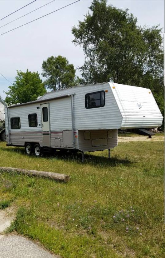 Photo 1993 Nomad 27 ft fifth wheel camper contact info removed $2950