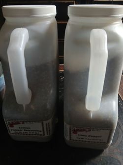Tengo cuatro botes grandes de pimienta pido 15.00 cada uno