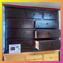 Dresser/ Nine drawers dresser