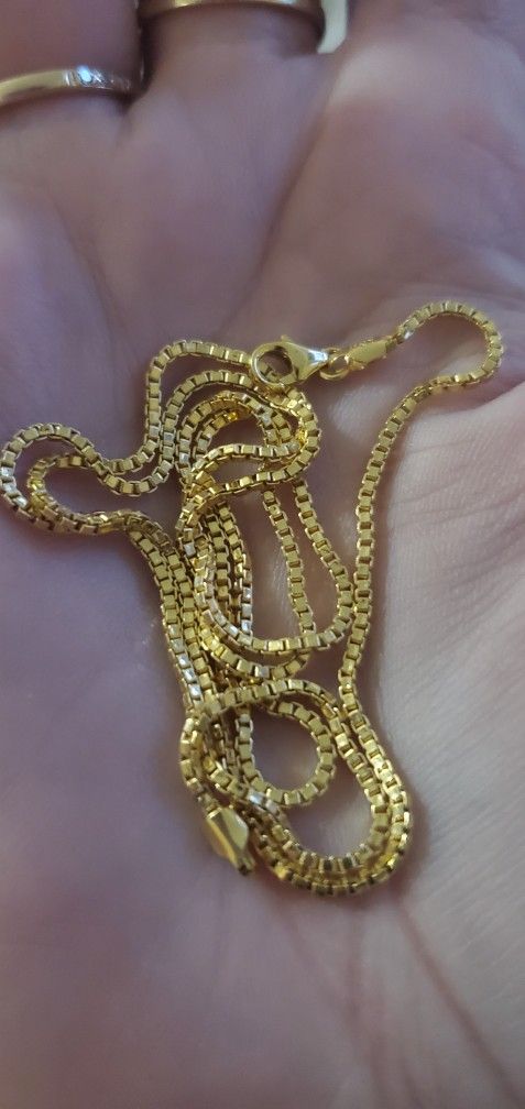 10k Gold 20 Inch Box Chain Necklace. New.