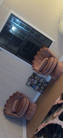 2 swivel chairs