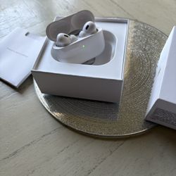 "Apple AirPods Pro (2nd Gen)