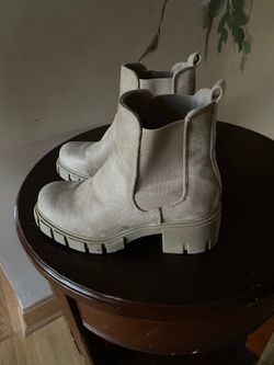 Madden Girl Women’s Tessa Chelsea Boot Size 7.5M