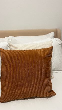 New. Throw pillows 4