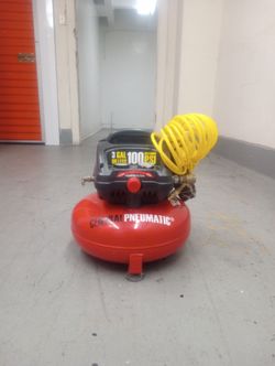 Central Pneumatic Air Compressor 3 gallon w/ Hose and Tips