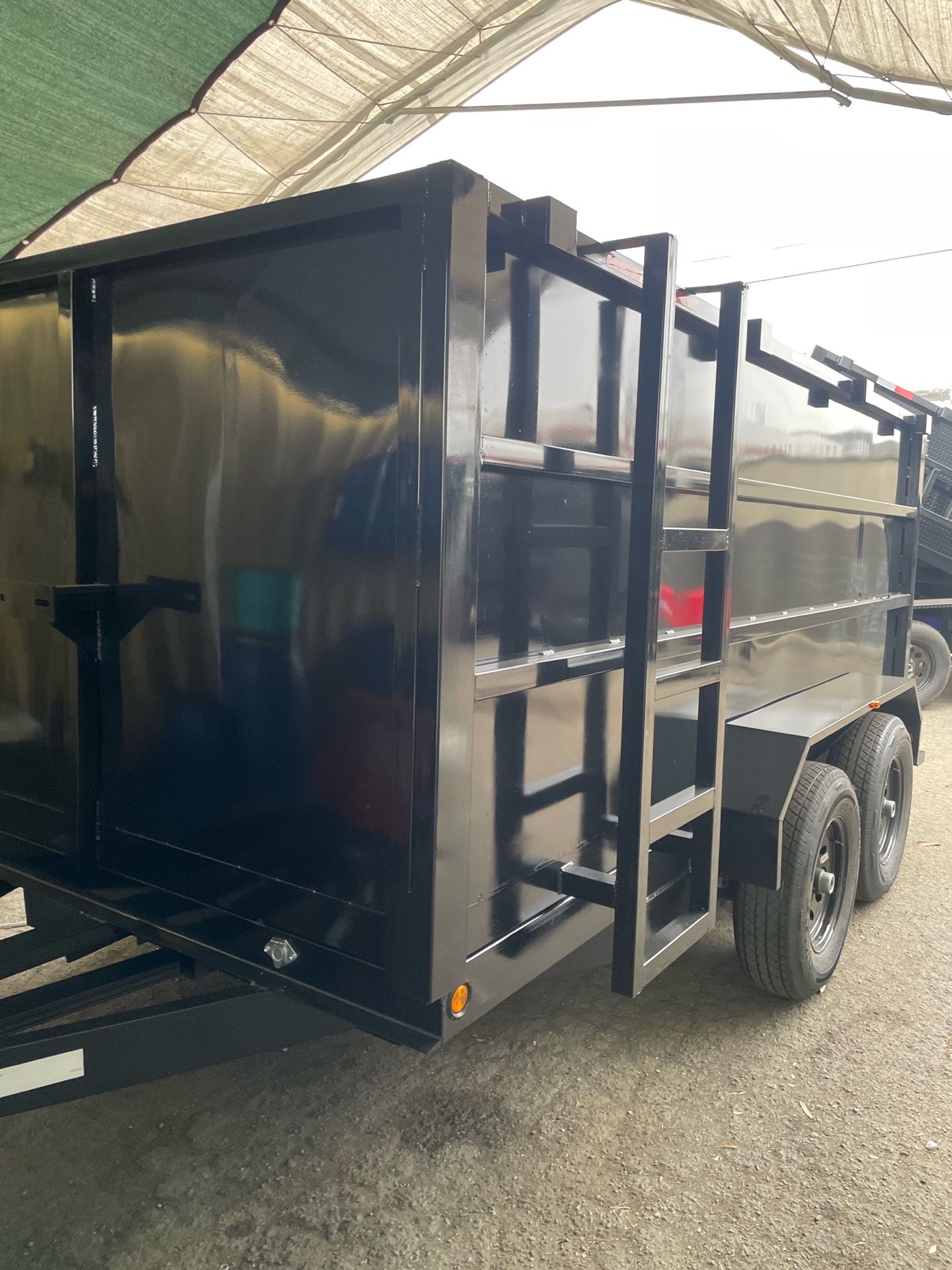 Smooth dump trailer