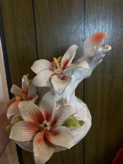 Capodimonte porcelain lily flower
