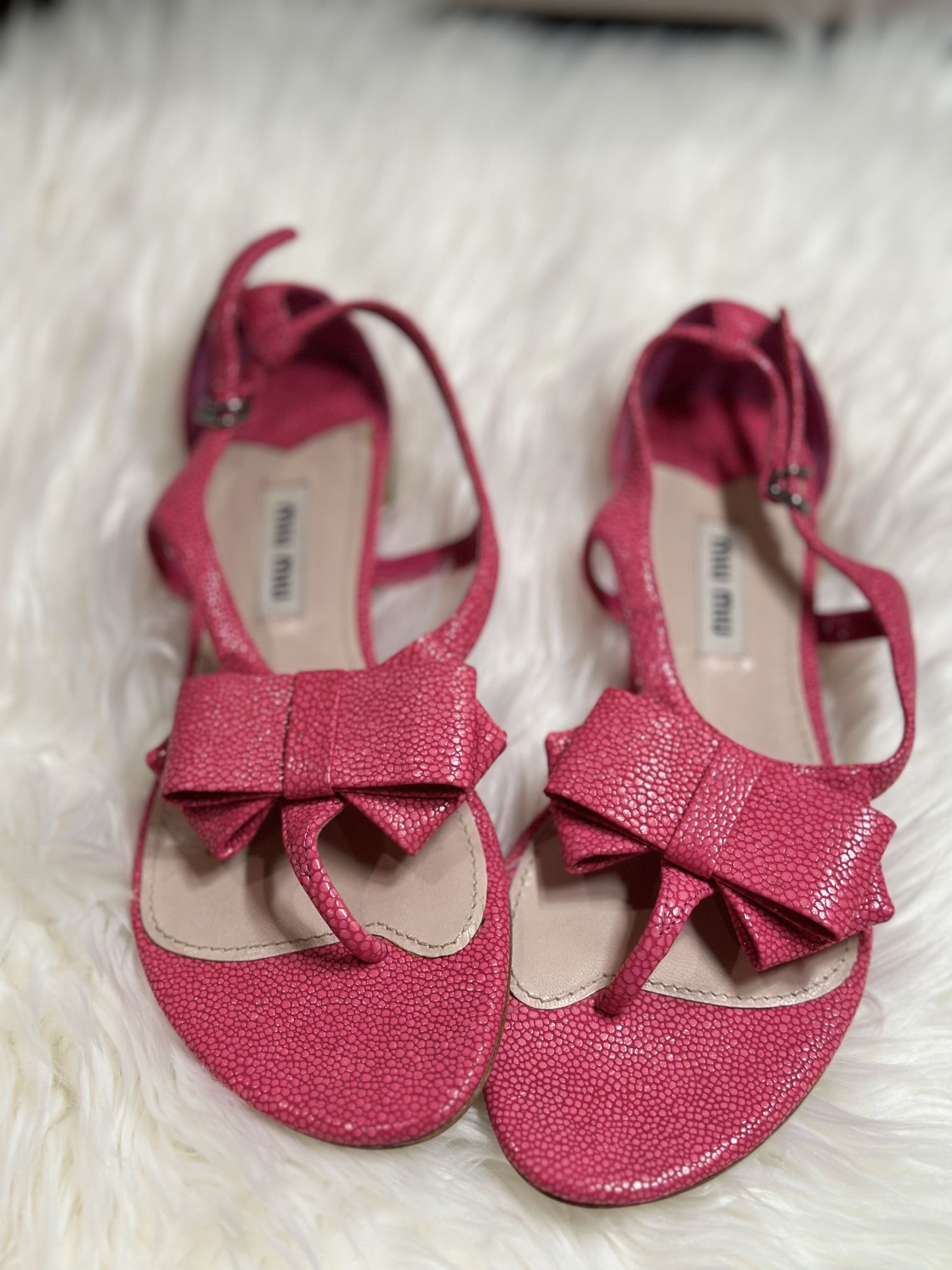 Miu Miu Stingray Pebble Leather Bow T- Strap Pink Sandals Shoe Size 35.5