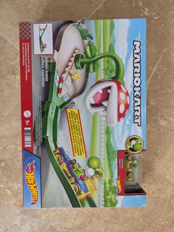 Hot Wheels Mario Kart Piranha Plant track - NEW