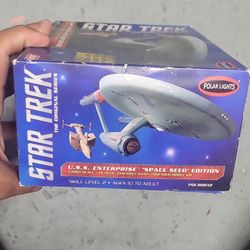 STAR TREK
SNAP-TOGETHER MODEL KIT