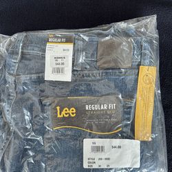 Lee Regular Fit Straight Leg jeans. size 38 29. color Patriot