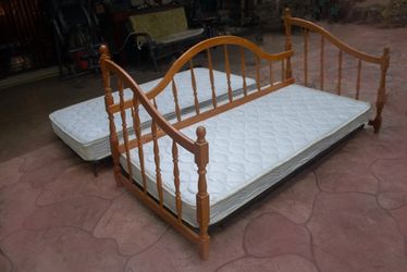 Trundle bed